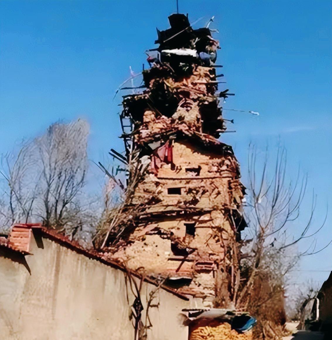 2016年，山东一名“精神病患者”因为弟弟的一句话，徒手盖起了一座“七层小楼”，