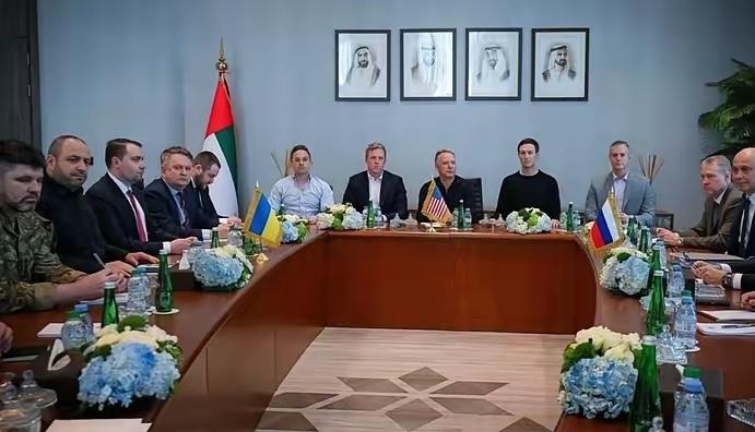 服软了！俄罗斯居然在谈判桌上服软了。美国官员认为上次的美俄乌阿布扎比谈判，莫斯科