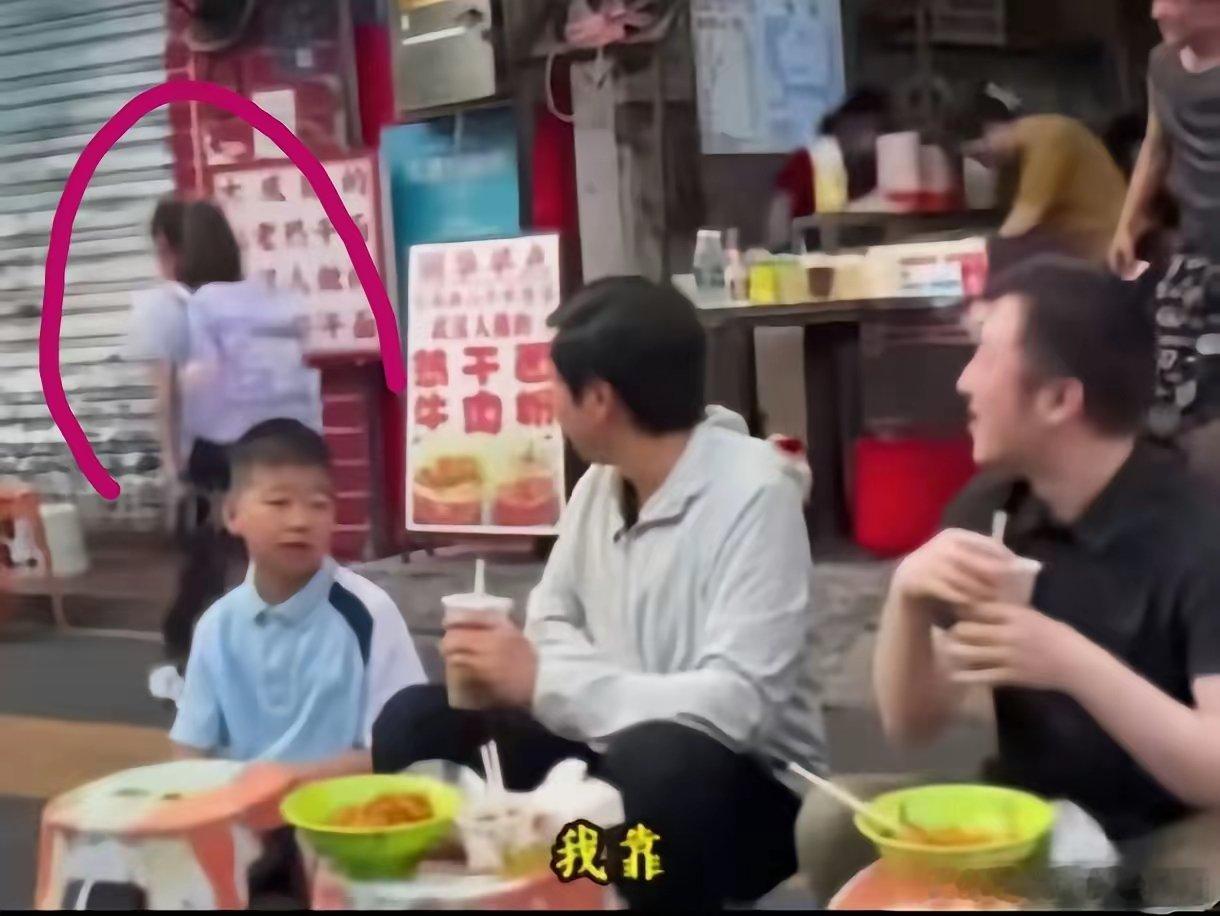 如何一句话就能吸引住千亿总裁的目光？武汉一位小学生做到了，她并没有和成年人一样阿