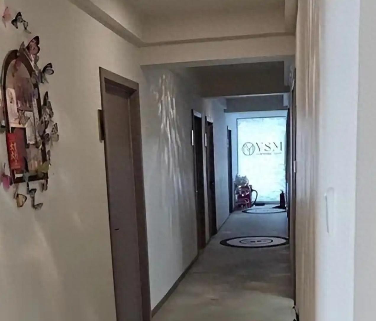 伤害性不高侮辱性极强！湖南长沙，女子去美容机构做肩颈按摩，可当她把上半身衣服脱光