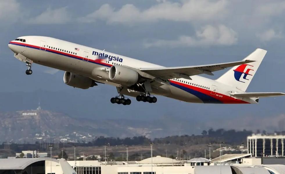 消失11年多的马航370突然爆出个炸锅消息，马来西亚刚官宣12月30号，这架飞机