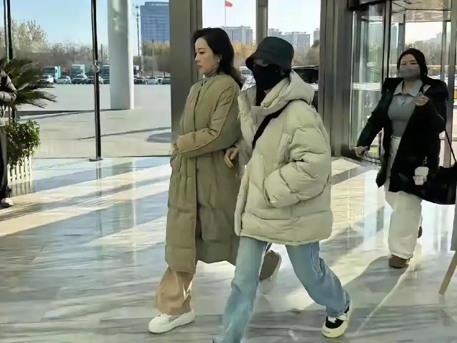 曾连续9年登上春晚舞台、被誉为“董卿接班人”的李思思，两年前从央视离职的决定曾引