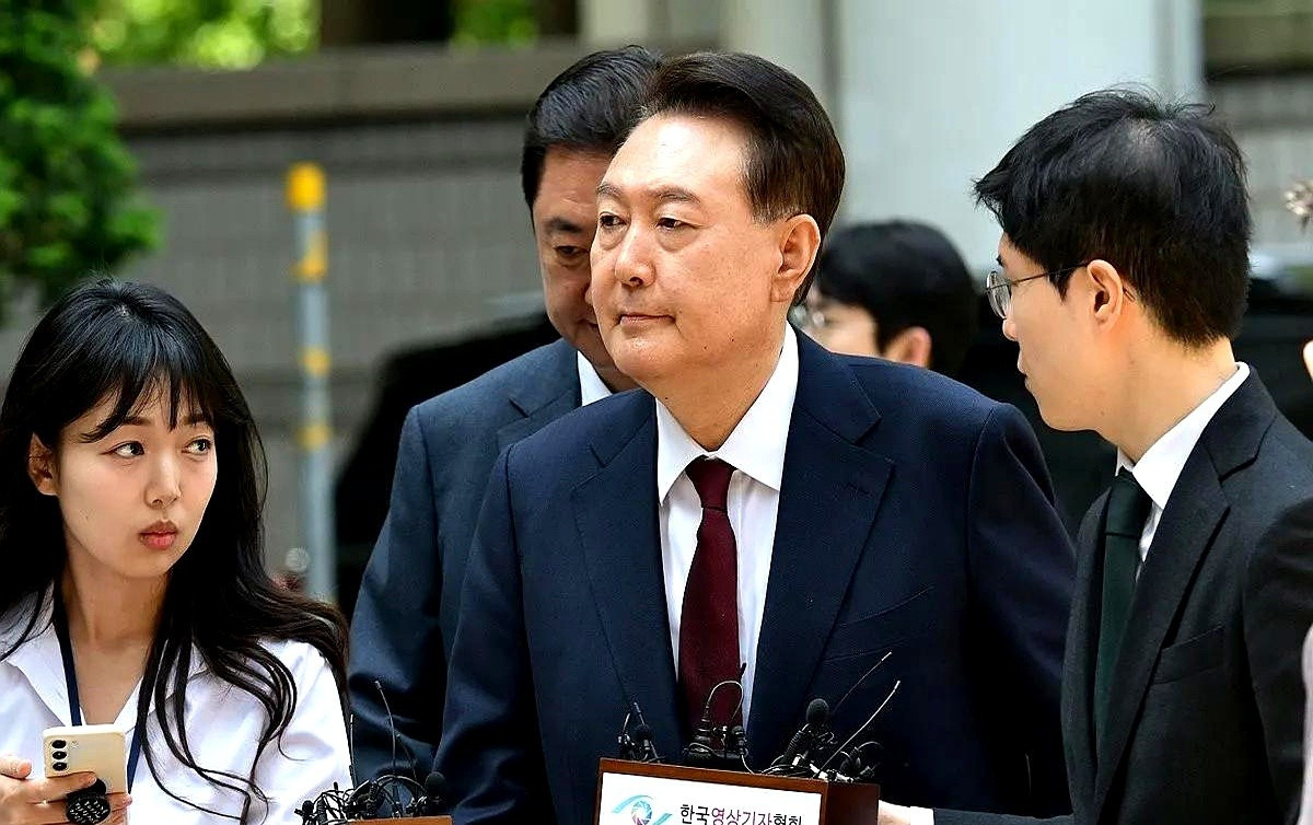 前总统受审：内乱头目罪要判死刑？我的天呐！韩国前总统尹锡