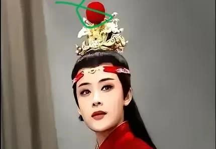 其实陈丽君现在才塌房，已经算很不错了！大家也不想一想，13岁越剧。她相当于只