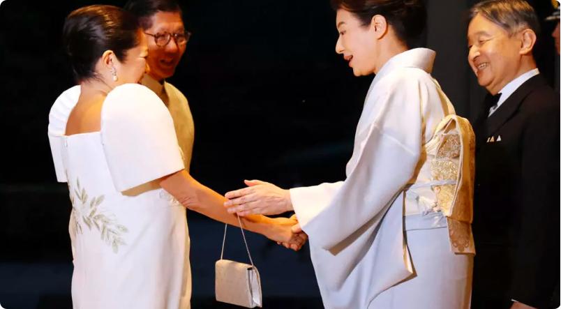 日本天皇举行晚餐会欢迎菲律宾总统日菲联合声明矛头指向中国为欢迎作为国宾访日