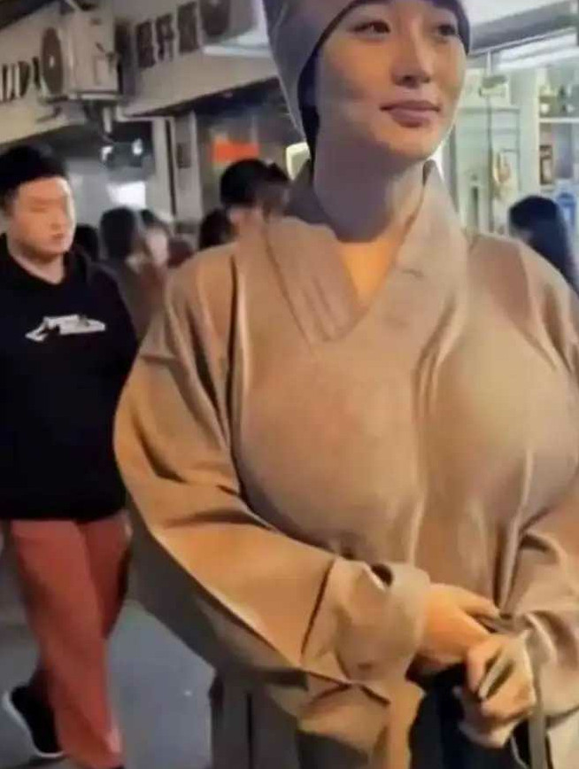 阿弥陀佛，道姑。老夫此来不张伞盖