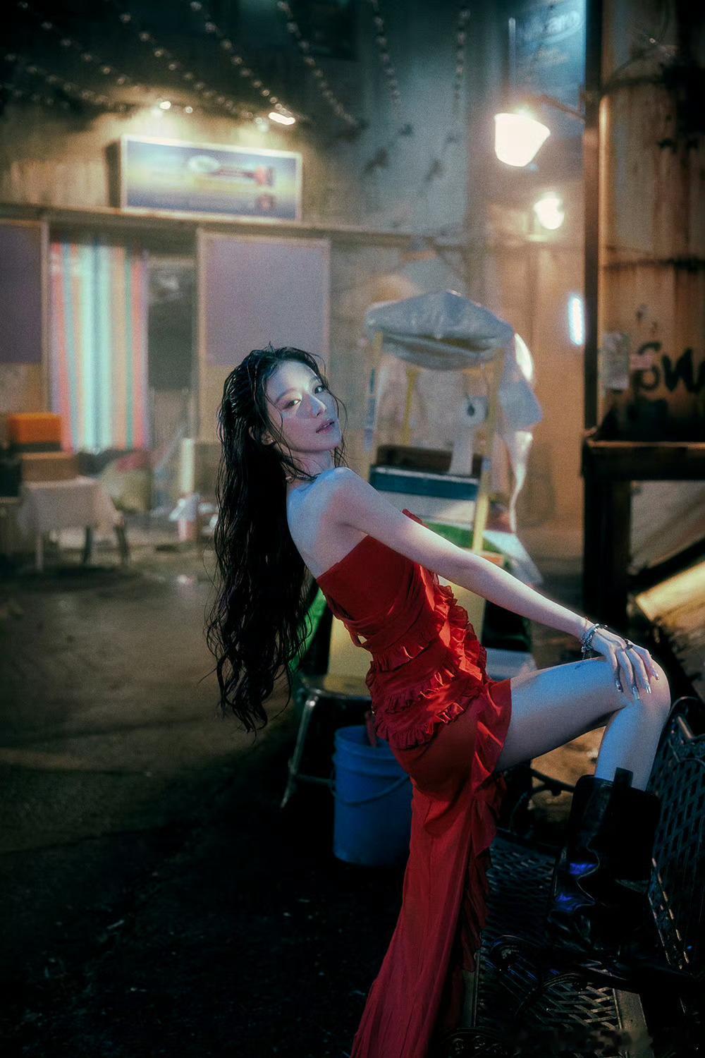 如果她下一秒拿着枪指着我的脑袋把我崩了也算喜葬吧…