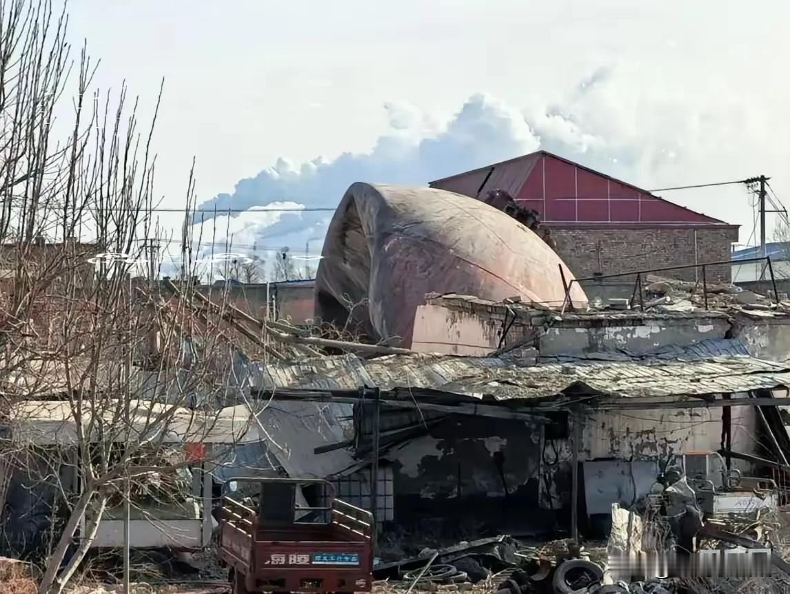 王工嘶吼预警要炸竟没人听！外行死磕KPI的画面，看得人后背发凉！这哪是开会商