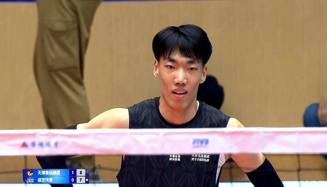 天津排球出了个“异姓姐弟”？看天津男排比赛，老伴在旁边突然来一句：“这小伙子