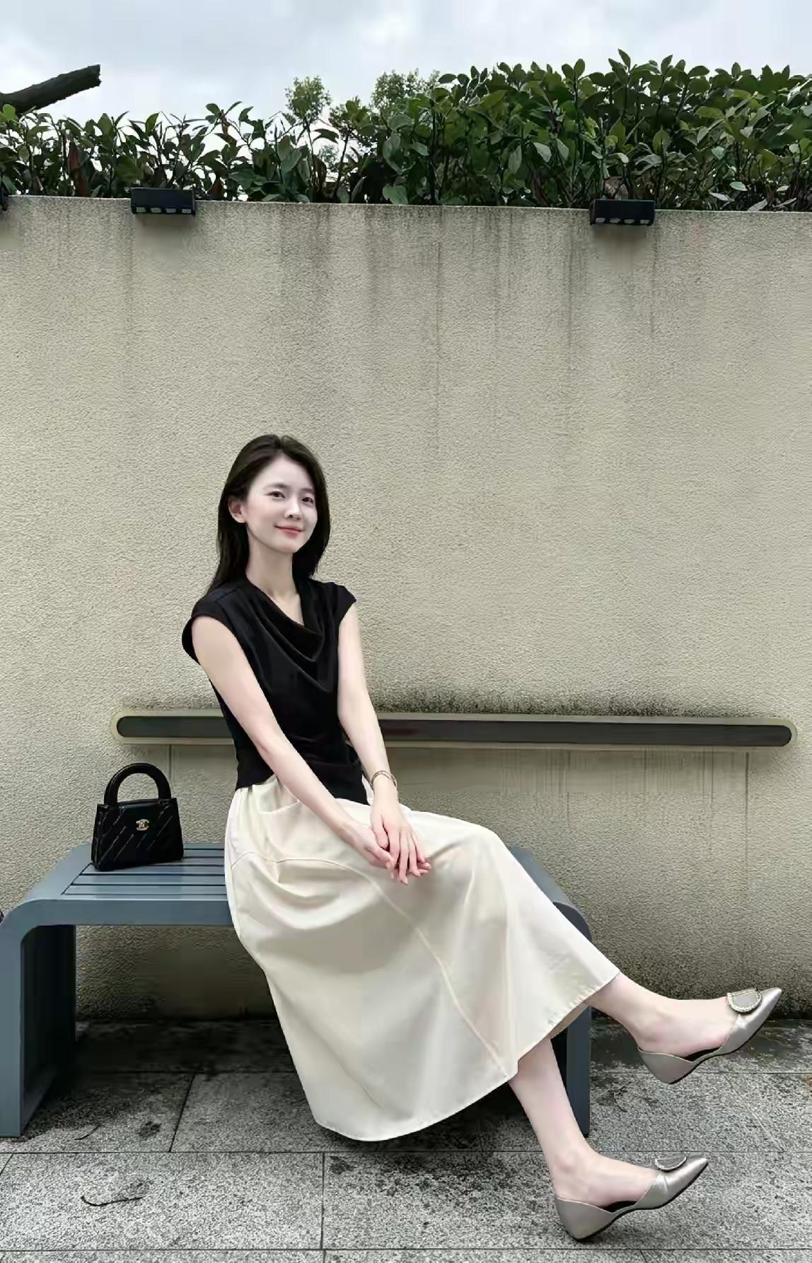 这么漂亮知性的美女没个500万财富是娶不到的一定要努力赚钱