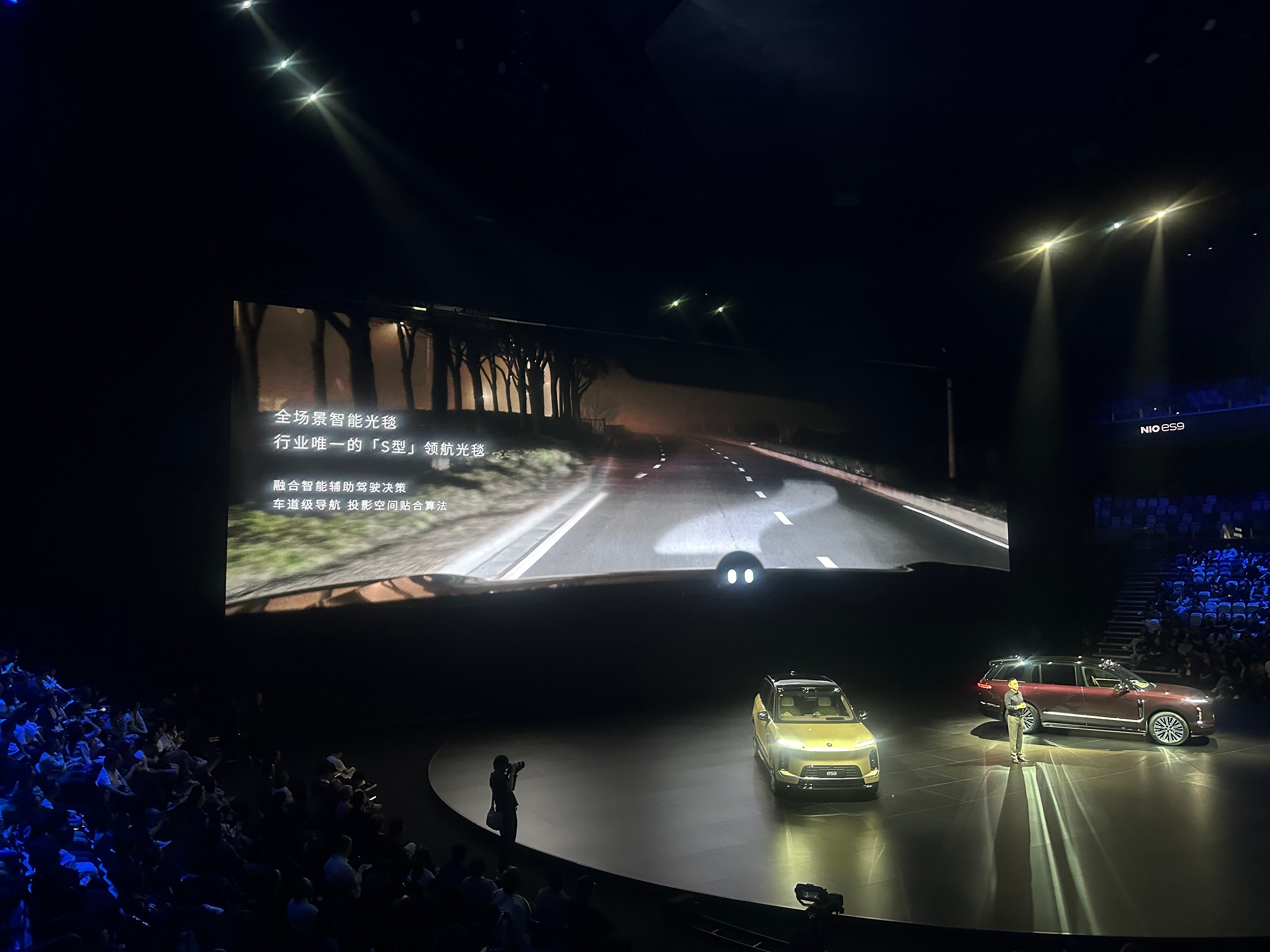 ES9公布43项技术首创这个车，确实是集蔚来十一年技术之精华于一身。我甚至觉得，