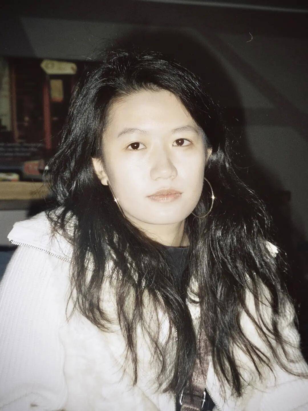 柬埔寨那边出了个事，一个在那边拍短剧的中国年轻女导演，叫赖宇晴，23岁，从楼上掉