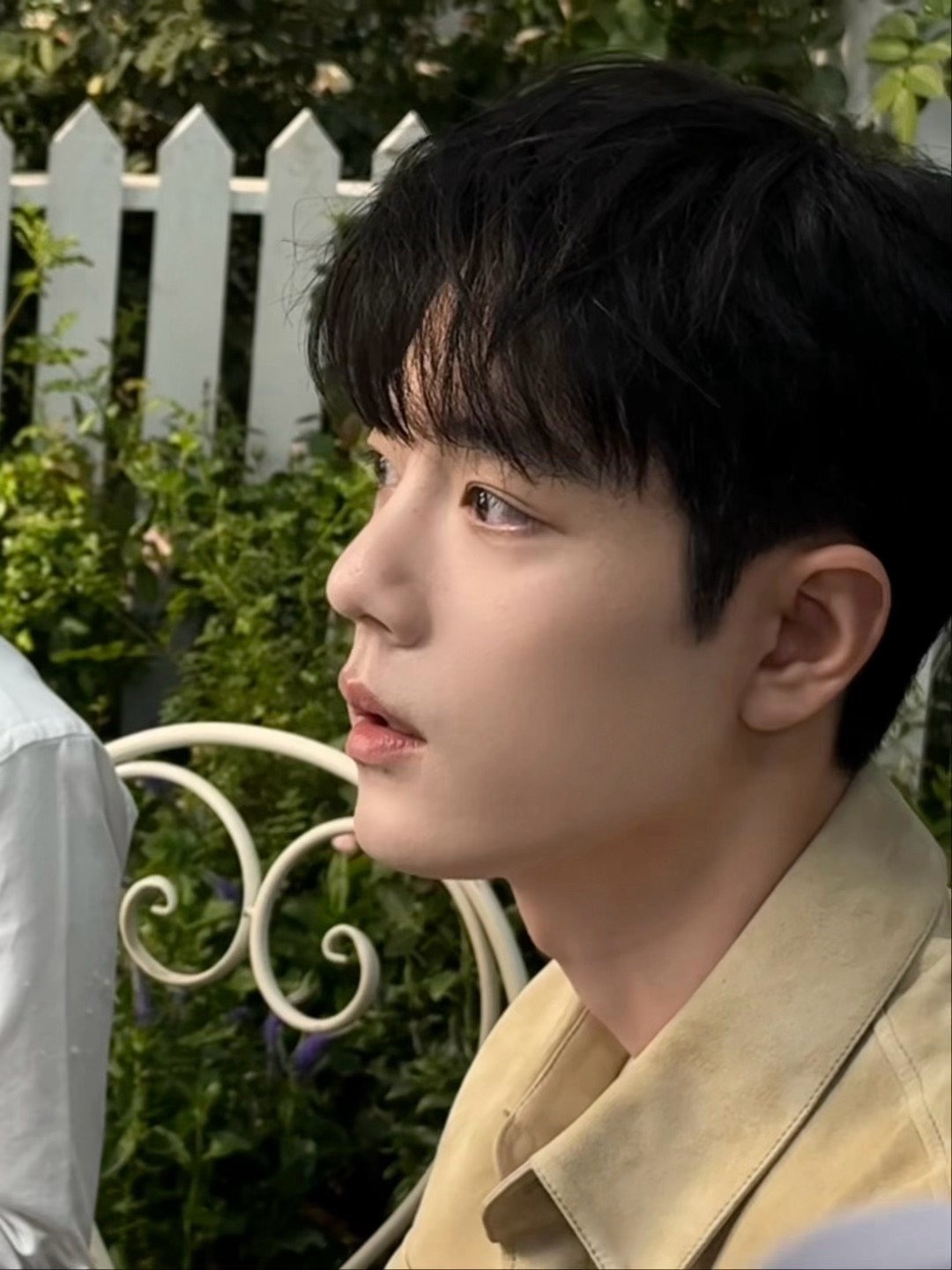 肖战今晚的直播造型，今年是怎么做到无缝进组状态还越来越好的？肖战直播