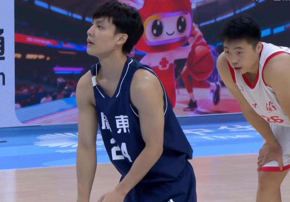 不得不说，徐杰现在已经是国内第一后卫，赵睿、胡明轩已经处于下风！全运会男篮比赛