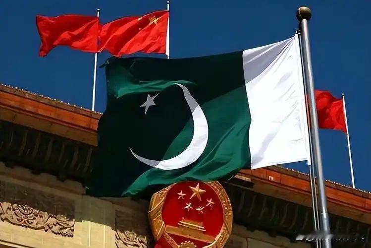 巴基斯坦国内经济一塌糊涂，这时候防长却喊着要为沙特出兵？别被表面骗了！巴铁这波操