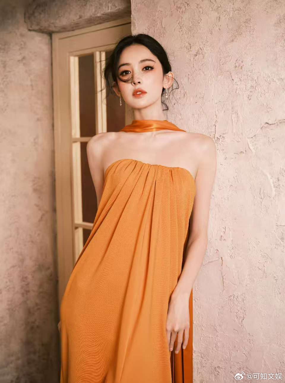 娜扎抹胸高定娜扎春夏高定娜扎春夏高定，好美好漂亮，[抱抱][抱抱][抱抱]