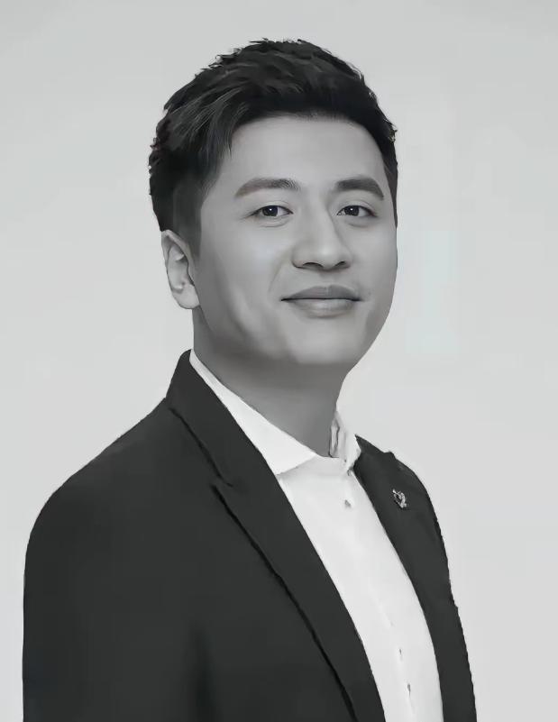 好奇查了下张雪峰的出身， 不查不知道，一查才知道， 张雪峰根本不是资源咖