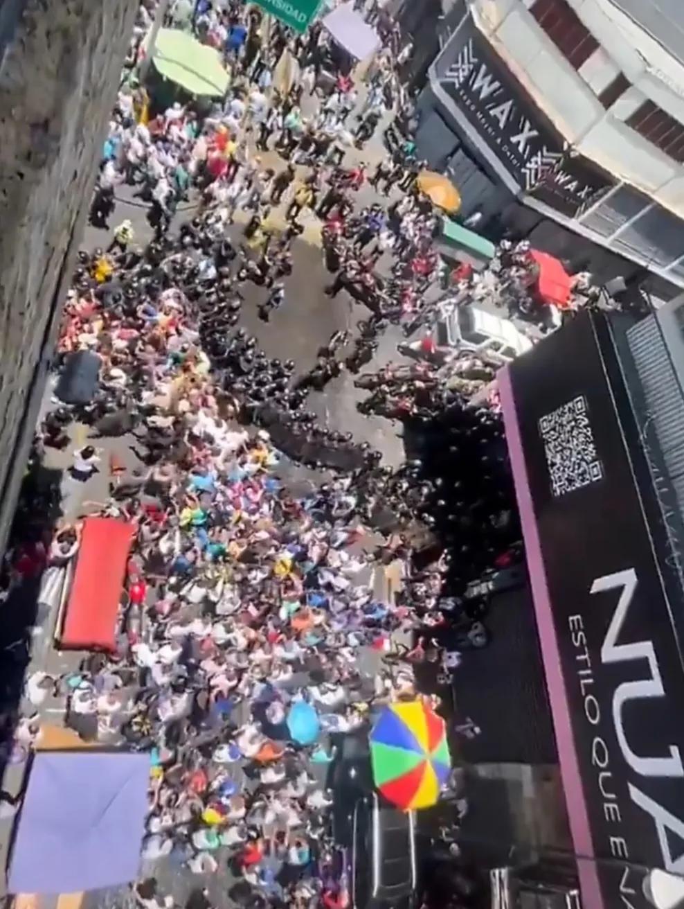 委内瑞拉爆发大规模骚乱，局势失控。起因自然是美国对委内瑞拉的入侵，强行控制了马杜