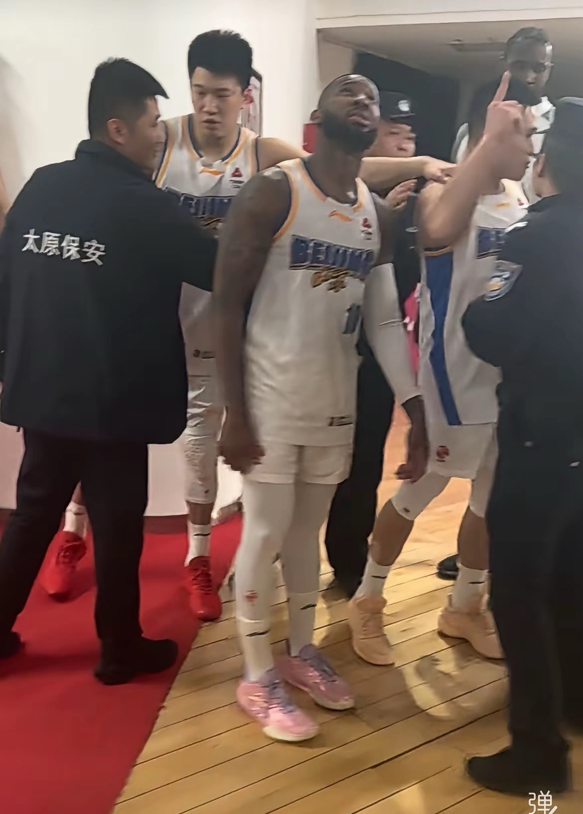 “口水事件”CBA官方罚单来了：杰曼躺枪！1月28日，中国篮协&CBA官方公布消