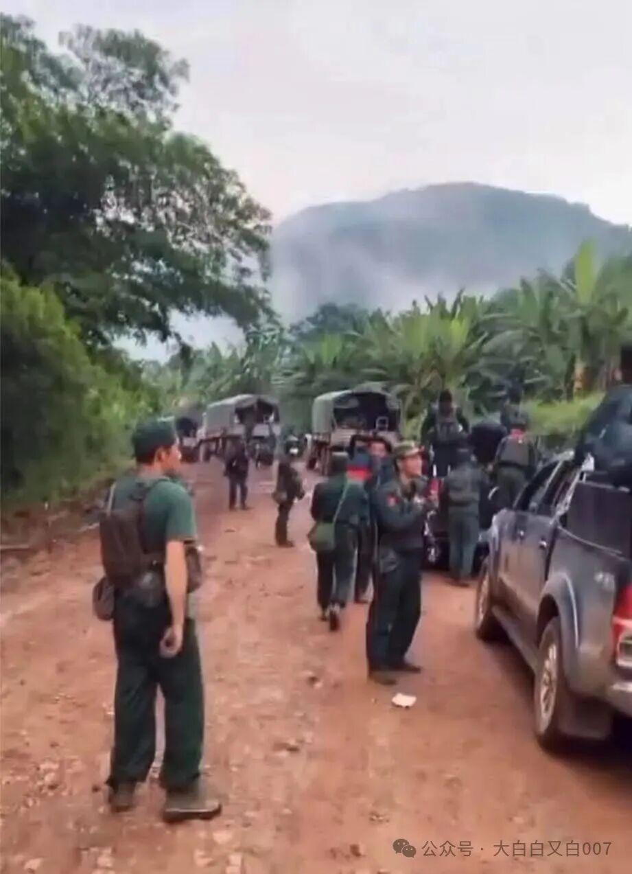 果敢同盟军兵分4路包围贵概镇，德昂军挖掘战壕紧急备战，双方一触即发据贵概镇当地