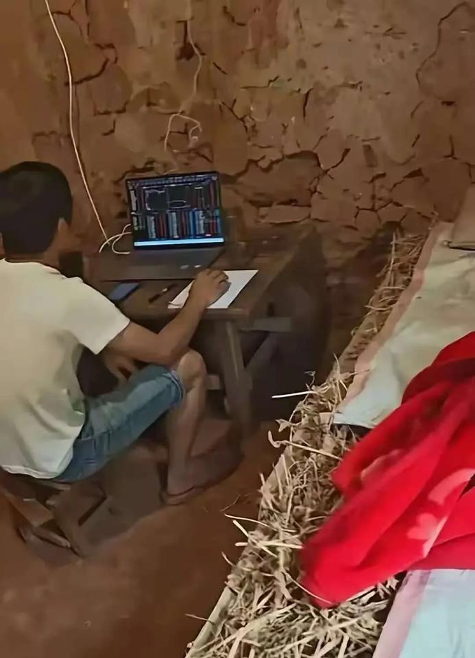 老家李婶儿子阿发找我借钱炒股，还说已经研究出一套必赢的交易方法，这让我很纠结。