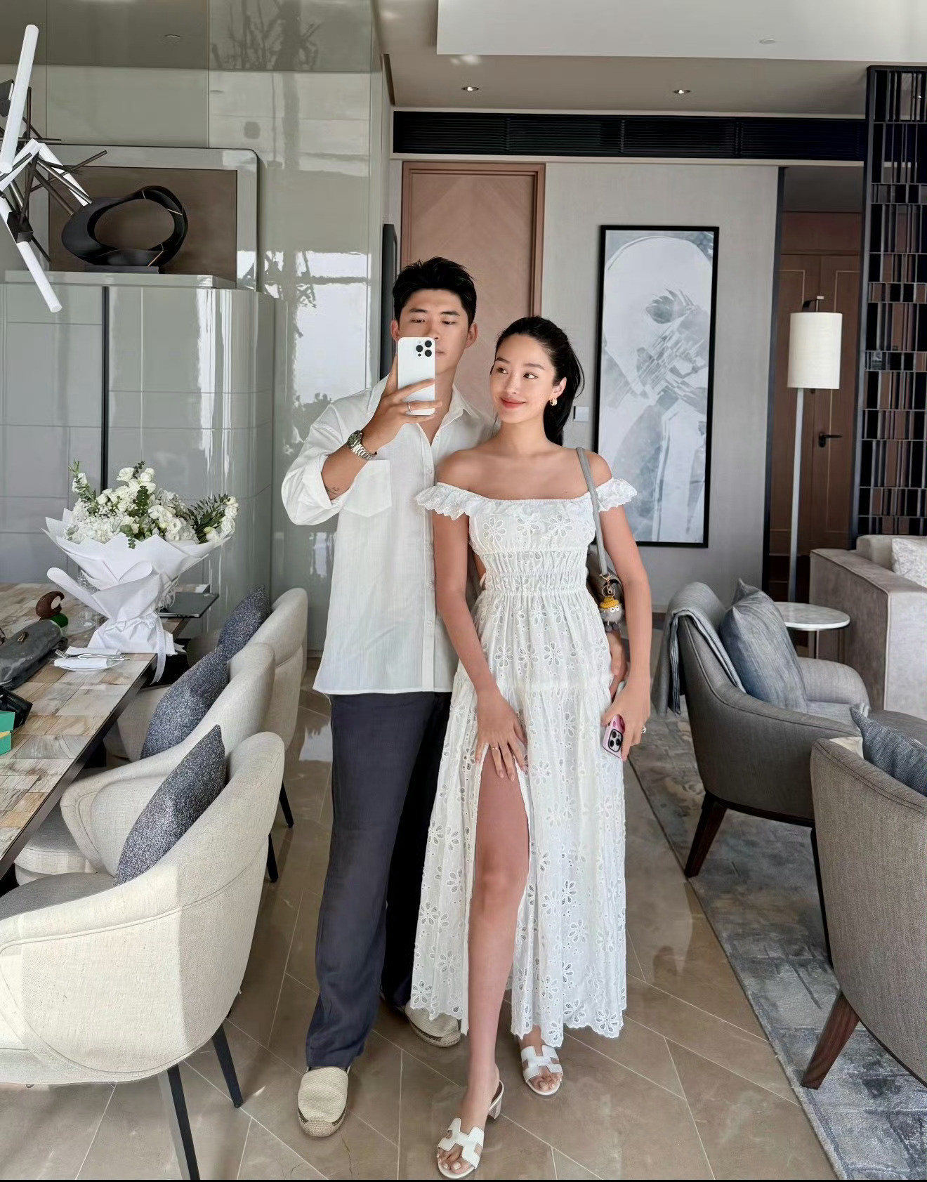 肚子这么小啦，生完宝宝了吗？[吃瓜][吃瓜][吃瓜]杨采钰老公晒合照秀恩爱​​