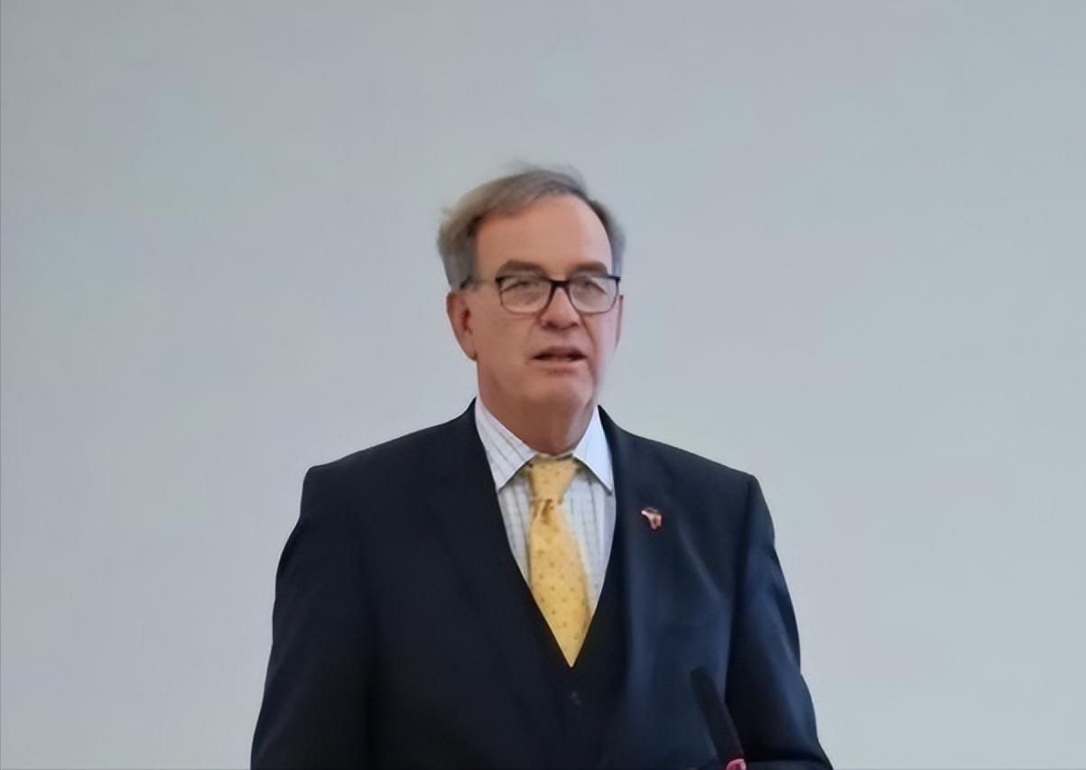 德国：中美打不起来了，因为打了也白打！日前德国教授公开点破当下中美博弈最核心的底