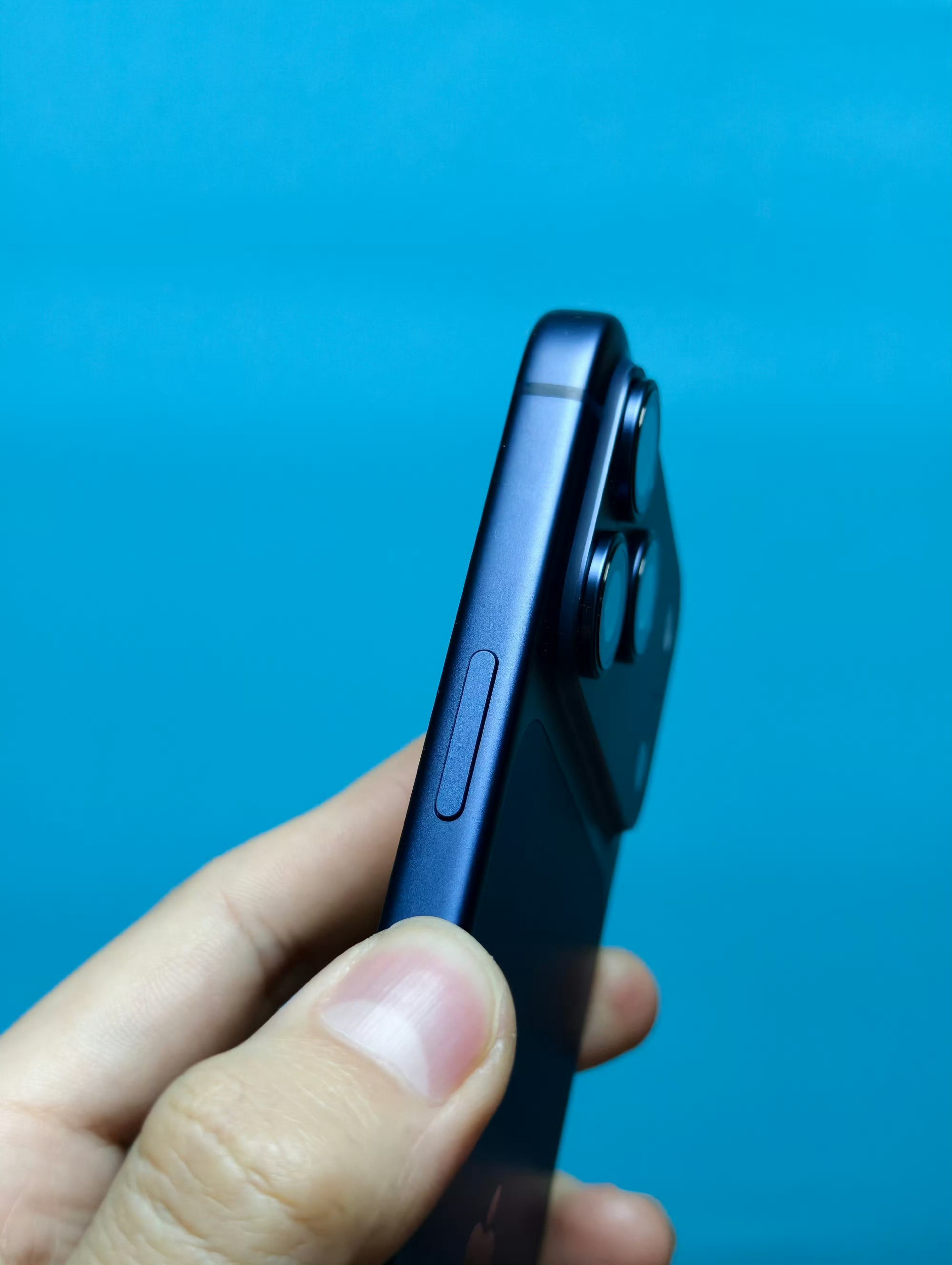 看完iPhone17系列这销量数据挺意外的，开售44周，销量就超过卖了95周的1