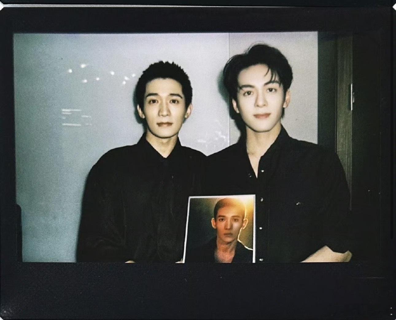 曾舜晞少跟梁永棋玩梁永棋不愧是冲浪小能手，造梗张口就来。和曾舜晞演霸总那一段，“