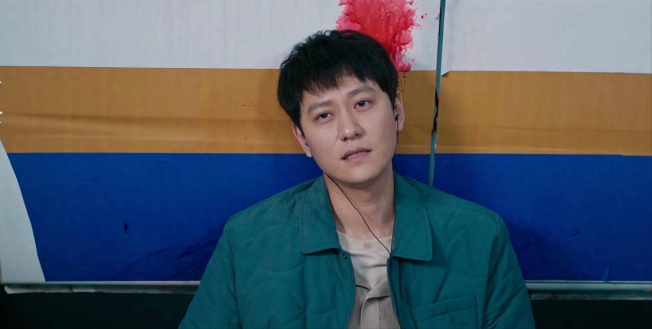 《罚罪2》的叙事如精密齿轮，在暗流涌动的权力棋局中，周思思攀上刘天也床榻的刹那，