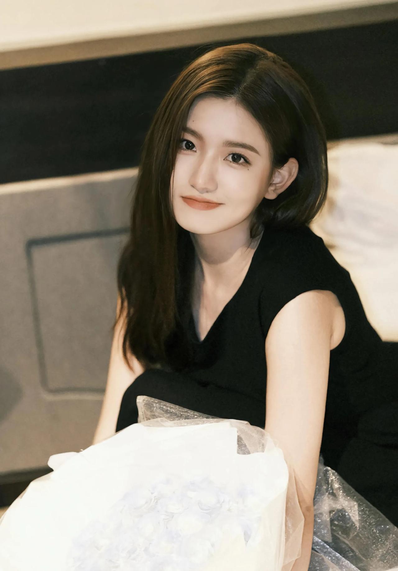 领导的教训也许会迟到，但永远不会缺席。这不，董明珠和孟羽童合体直播了，当着围观网