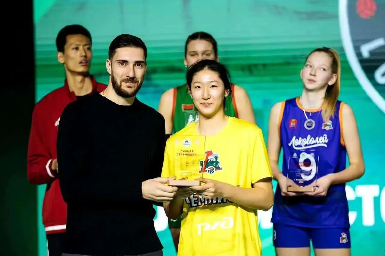 赵勇首席大弟子施佳仪。U19中国女排主二传施佳仪在世少赛进步显著、表现出色，率领