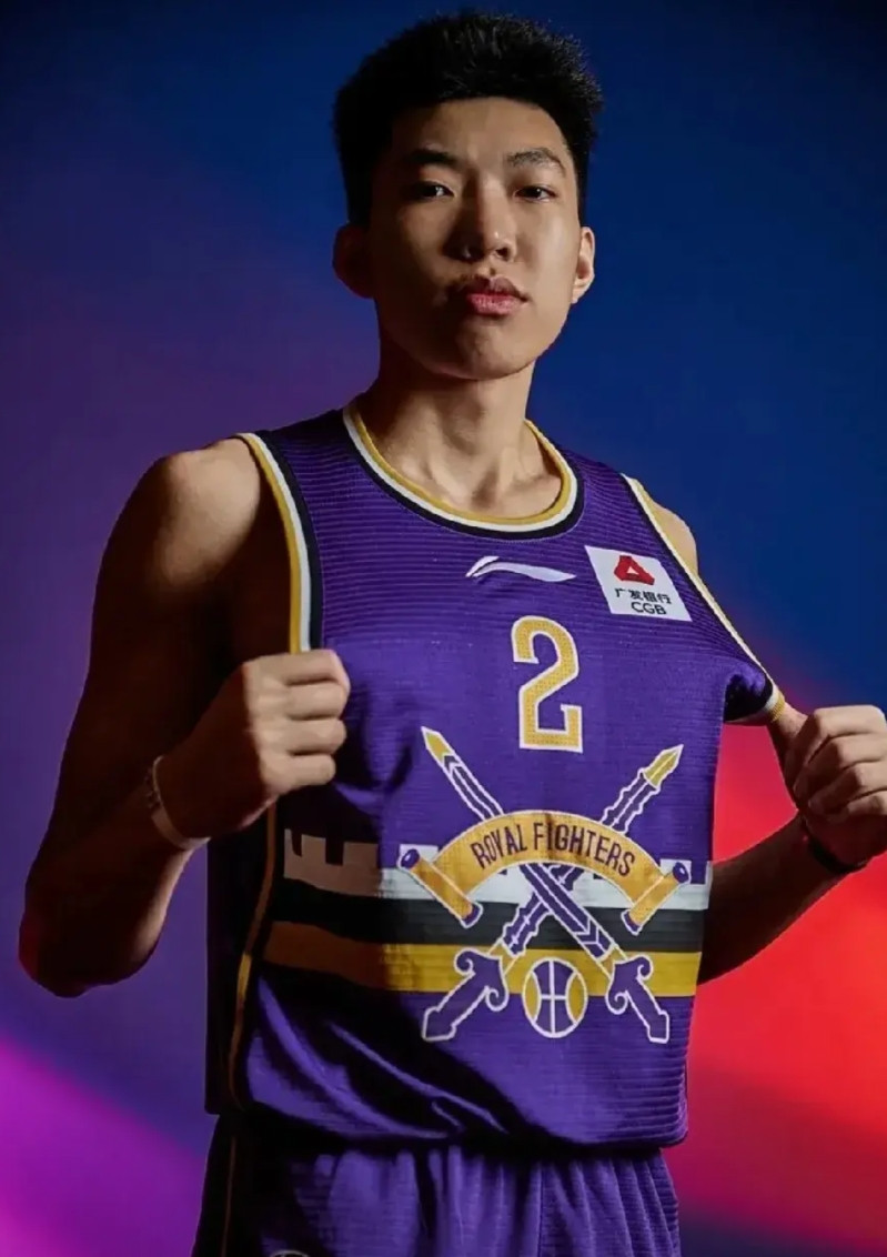 中国男篮主教练郭仕强确实很有眼光，还是高中生的王俊杰，只有19多，被选入国家集训