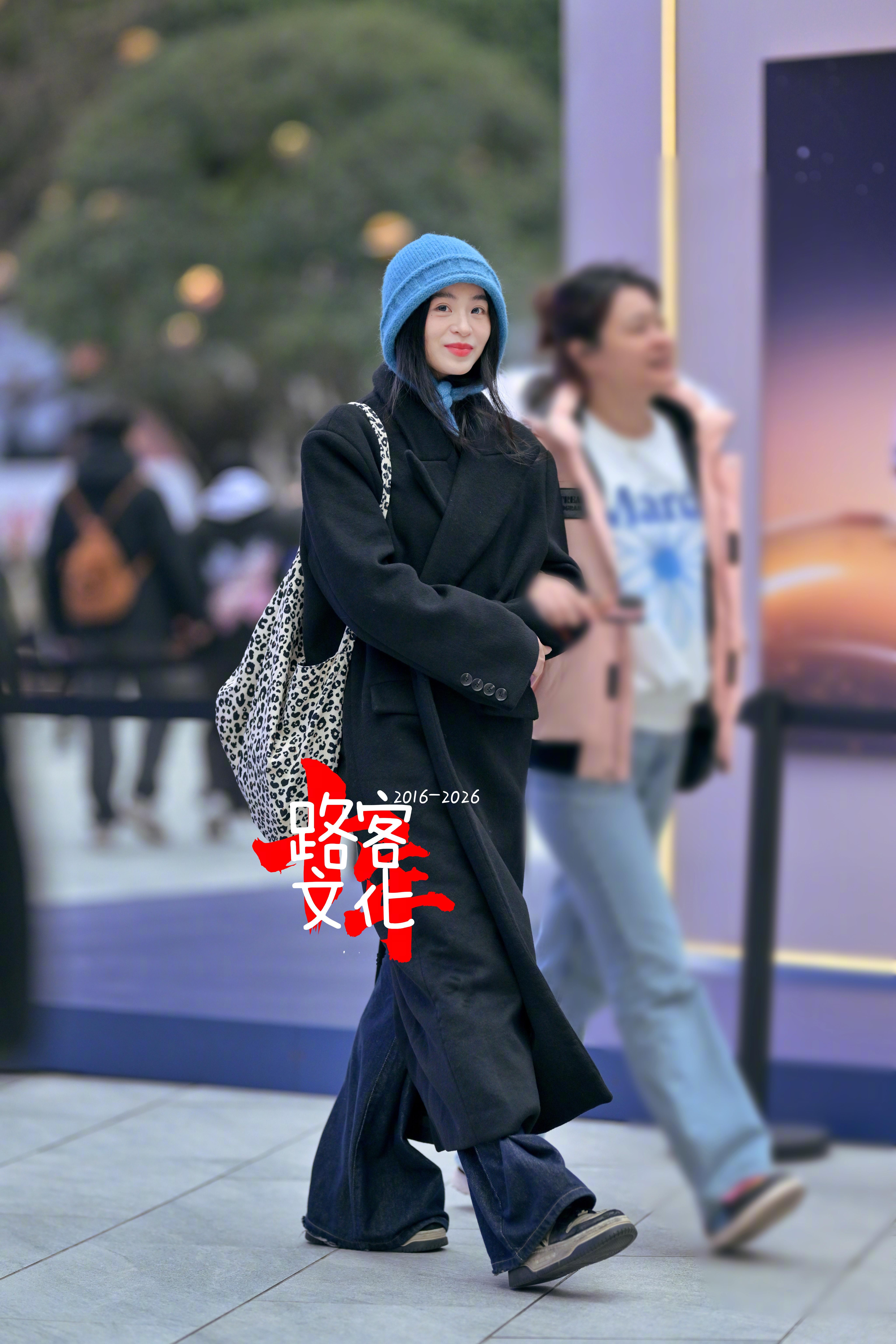 蓝色帽子好醒目好好看