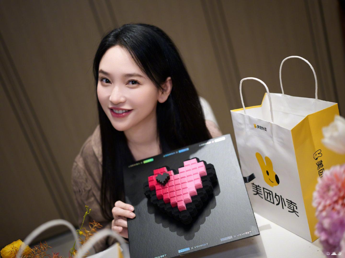 金莎媒体发布会孕相妻子的浪漫旅行看来金莎孙丞潇这是真的准备开启“新篇章”了！今