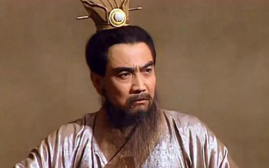 三国本来是有机会翻盘的，可是被孙权一手给毁了，219年关羽北伐，孙权明明能猛攻合