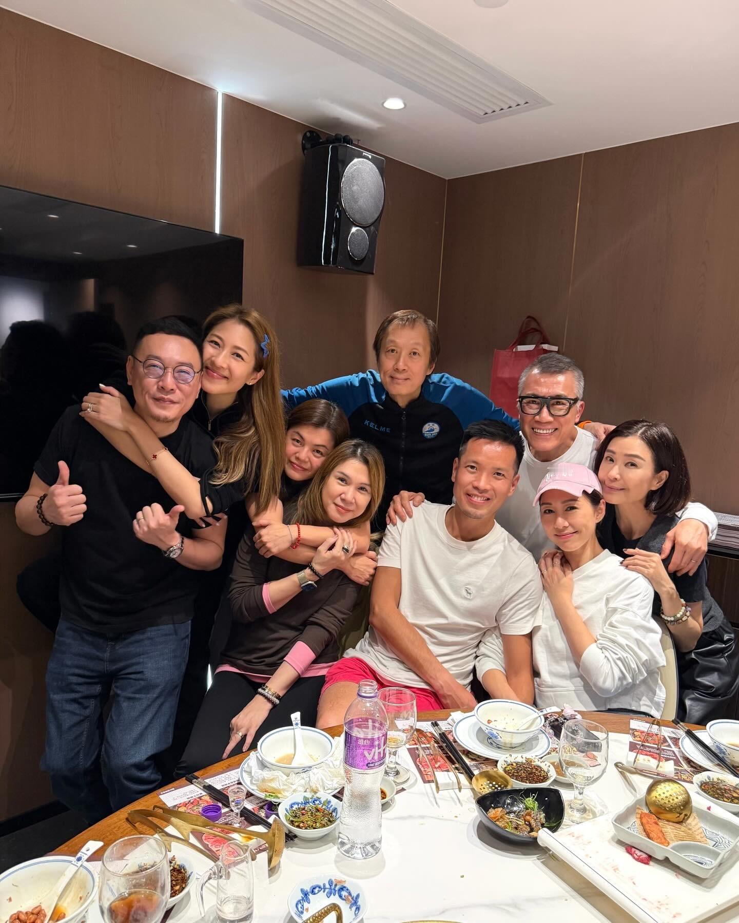 胡定欣带着老公跟黄日华、陈敏之、伍咏薇聚会