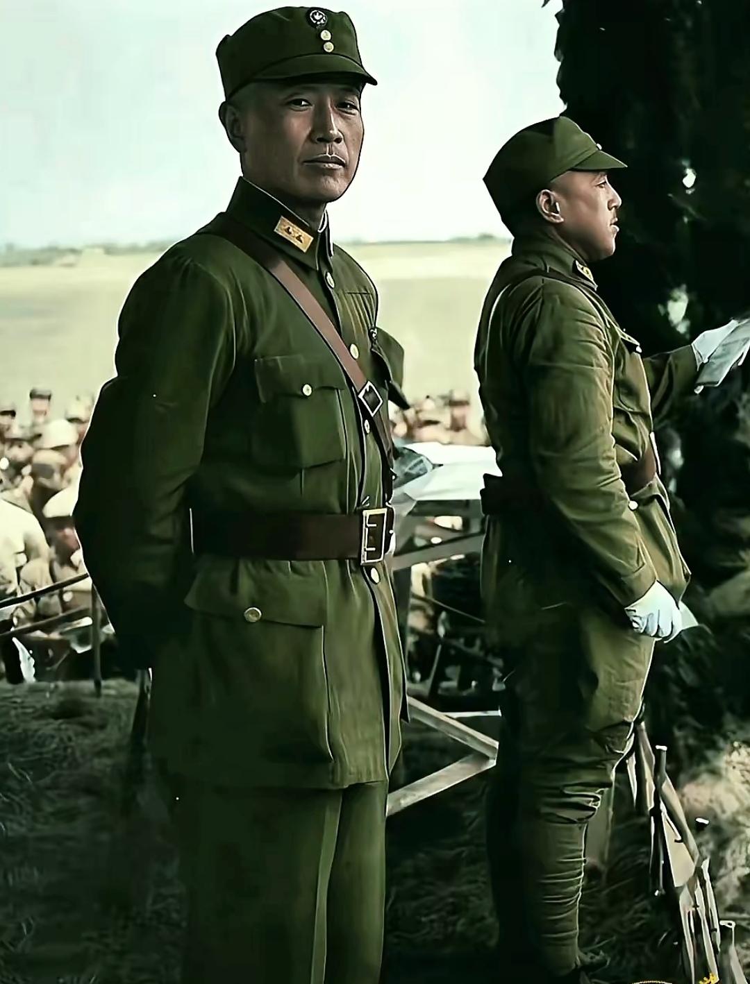 一张老照片，看见战争的残酷。 1945年，杜聿明授陆军中将，这一年他才...