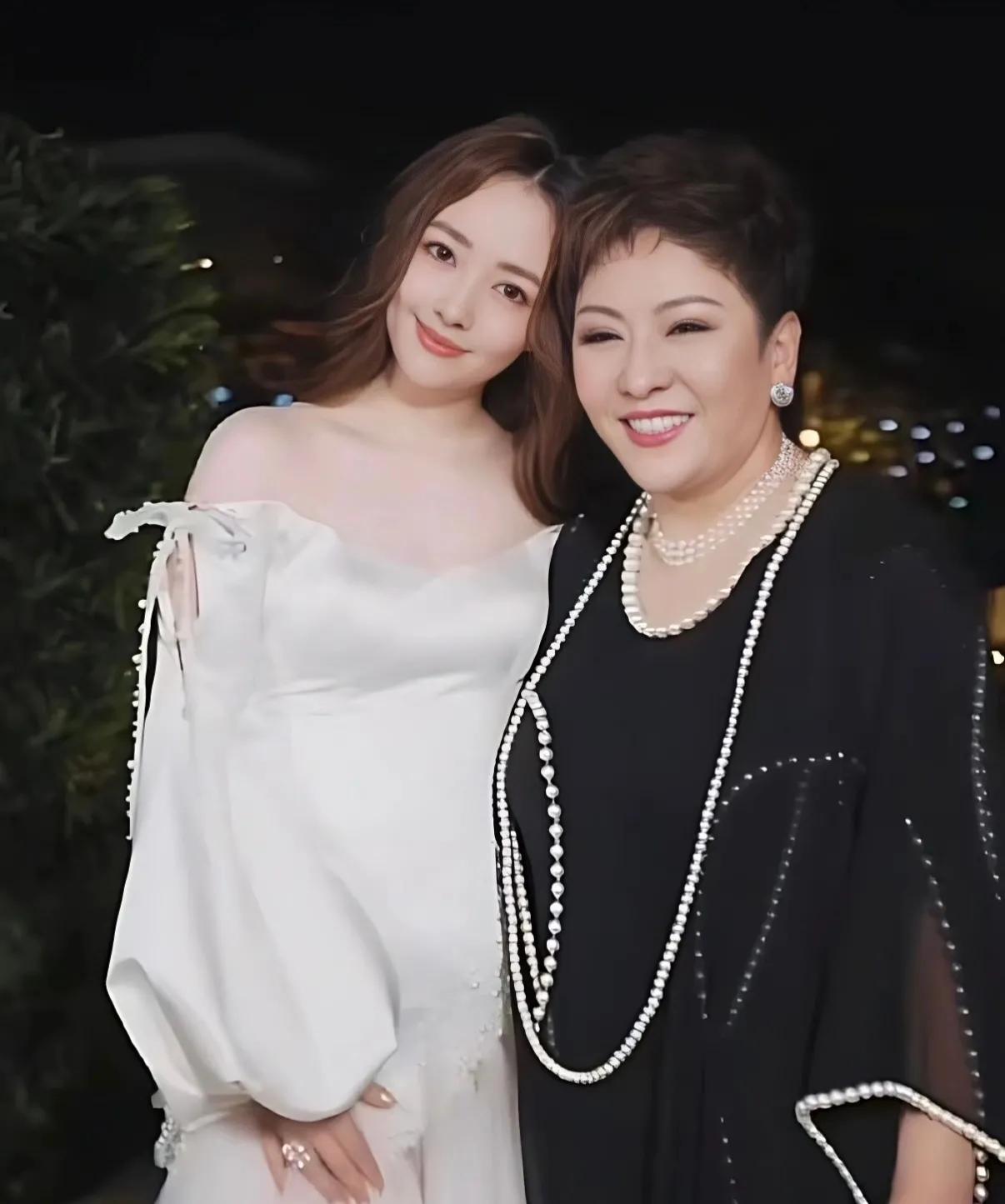 郭碧婷说向太有给她很多钱。10日，郭碧婷出席活动时回应父亲患肺癌和心脏衰竭，