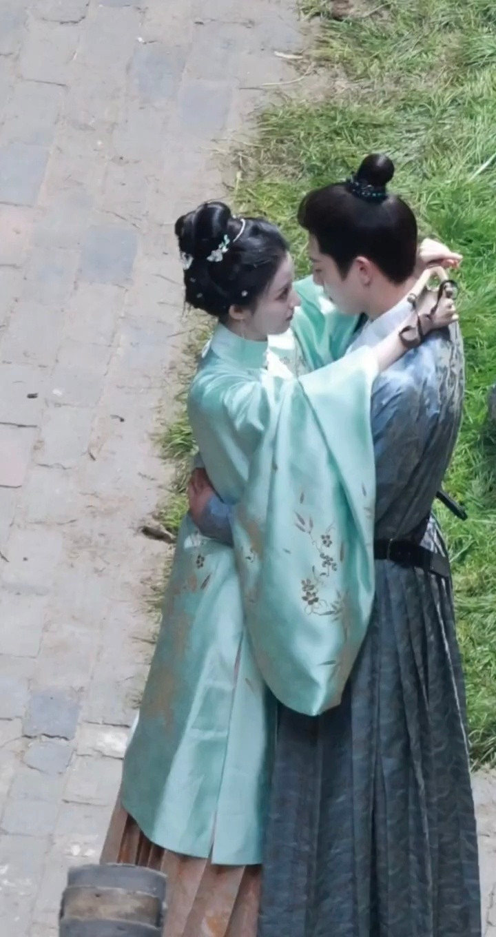 不是玩弹弓吗怎么亲上了两位亲得好纯情啊啊啊啊啊！王楚然辛云来吻戏路透王楚然辛云