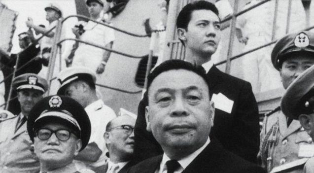 蒋经国的身体健康不如自己的父亲蒋介石，寿命也比蒋介石短。在历史长河中，父子俩的