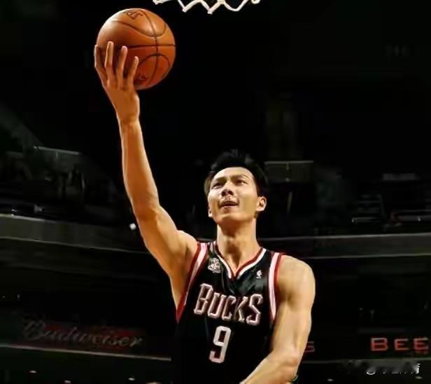 听说姚明开始领NBA养老金之后，好多人都跑去查易建联能拿多少，结果一算，每月一千