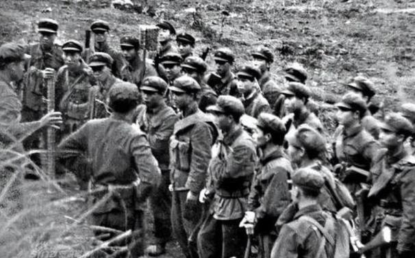 1979年，越南老百姓发现一个怪象：中国军队撤退时，为什么专炸水泥电线杆？ 