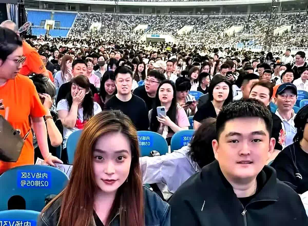小沈阳演唱会成本太高，光是买歌曲演唱版权就花了天文数字，这就是普通歌手和原创歌手