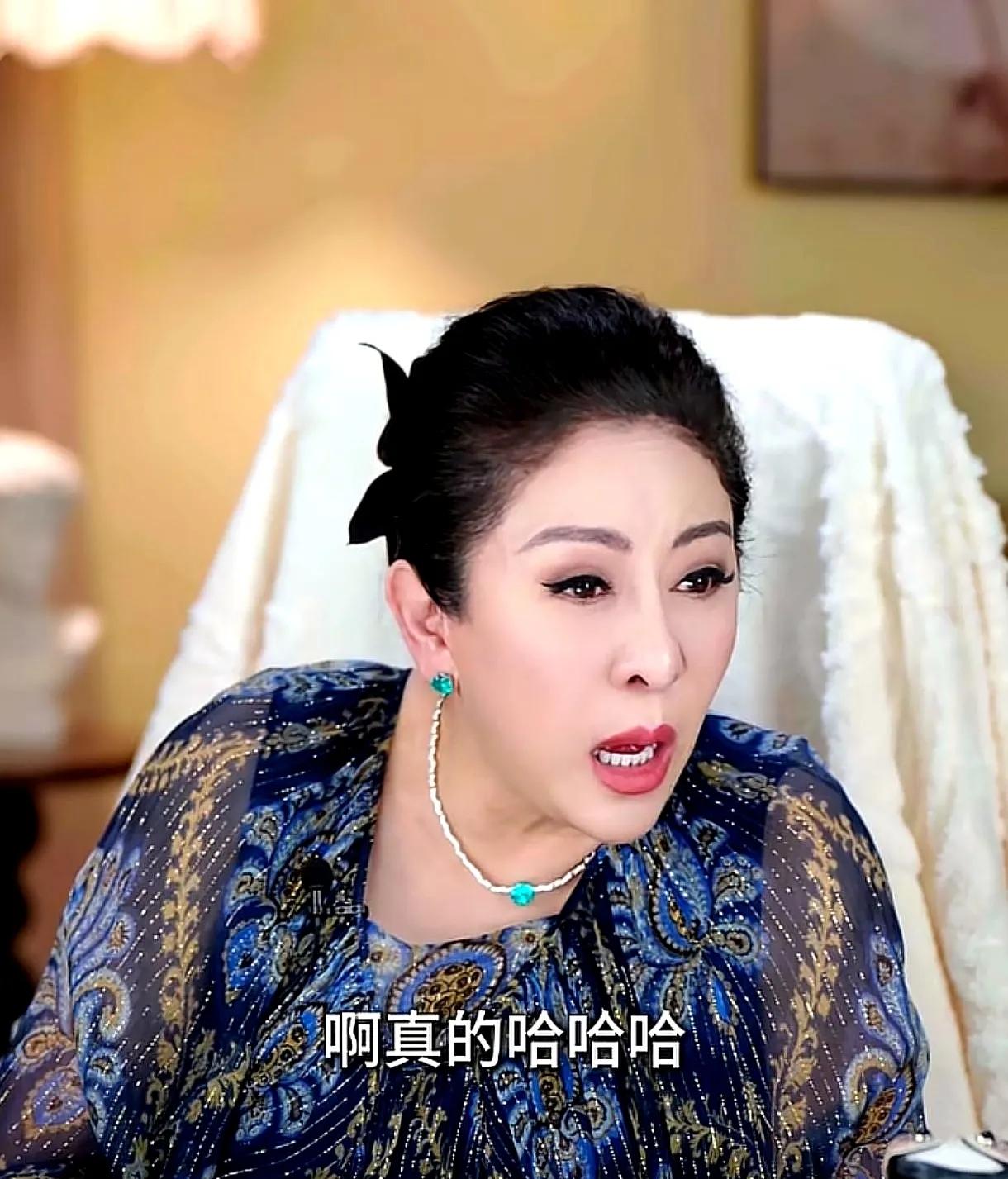 向太在直播里为朱女士打抱不平，听到助理小声提醒“内地法律规定私生子也有继承权”，
