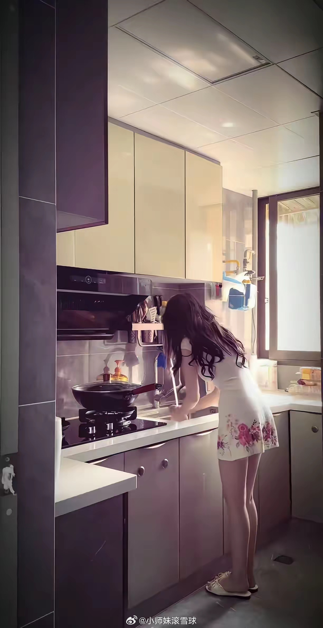 光看背影小姨就很好看，今天不发表妹，发小姨。