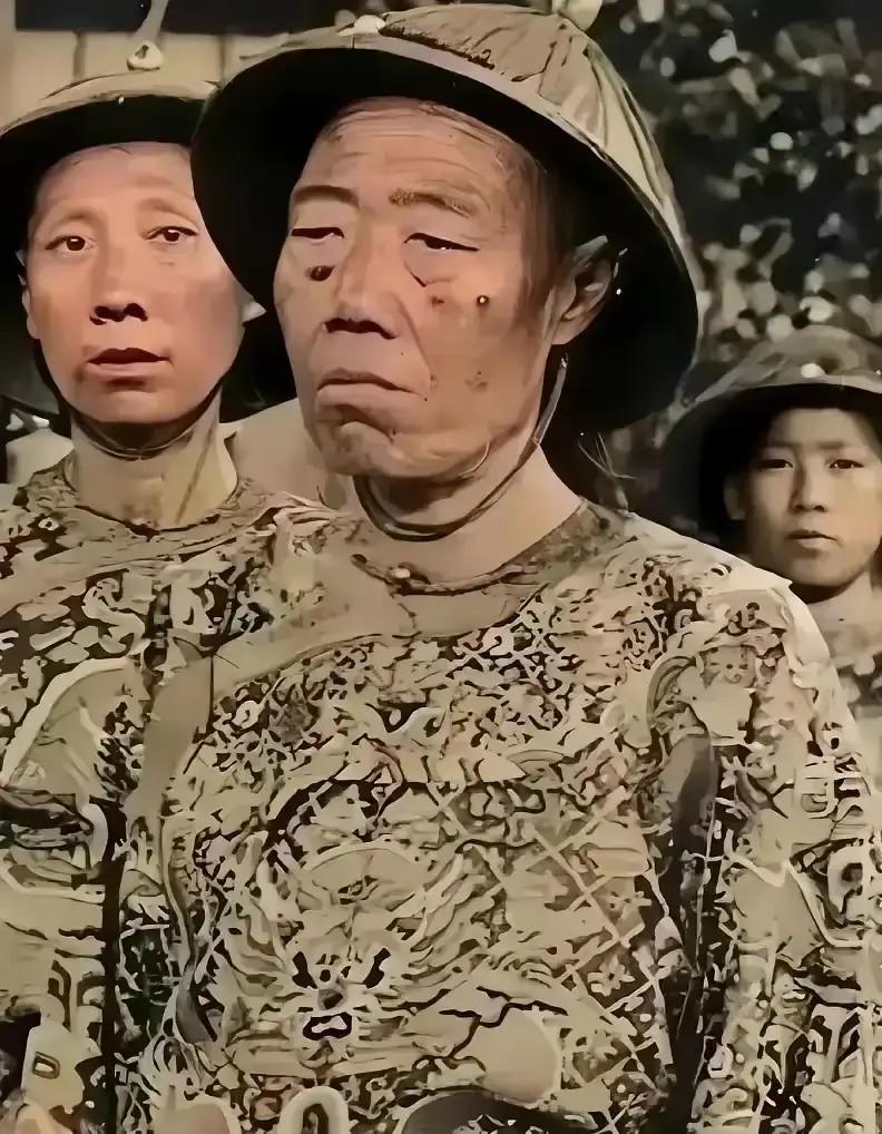 慈禧咽气前死死盯着李莲英，那眼神是要他殉葬。伺候38年的李莲英看懂了，没求饶，磕头说：您的丧事流程，