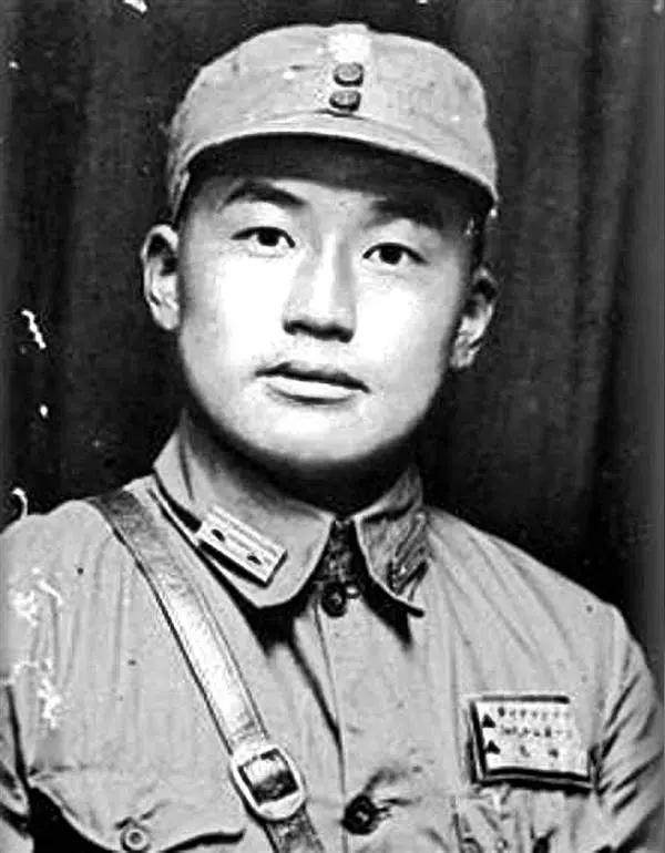 1949年6月，蒋介石从台湾飞到福建召开军事会议。西北军将领吉星文表示要带着部队