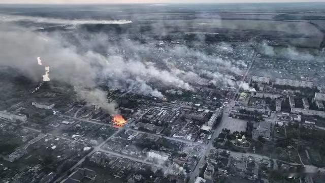 哈尔科夫北线“死亡口袋”！1700名乌军遭合围，多次突围失败，半个月损失接近半数