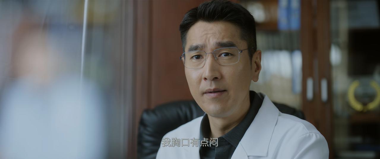 《问心2》里面，赵又廷演的周主任，真的好搞笑啊！为了科室业绩，他决定去拍自媒